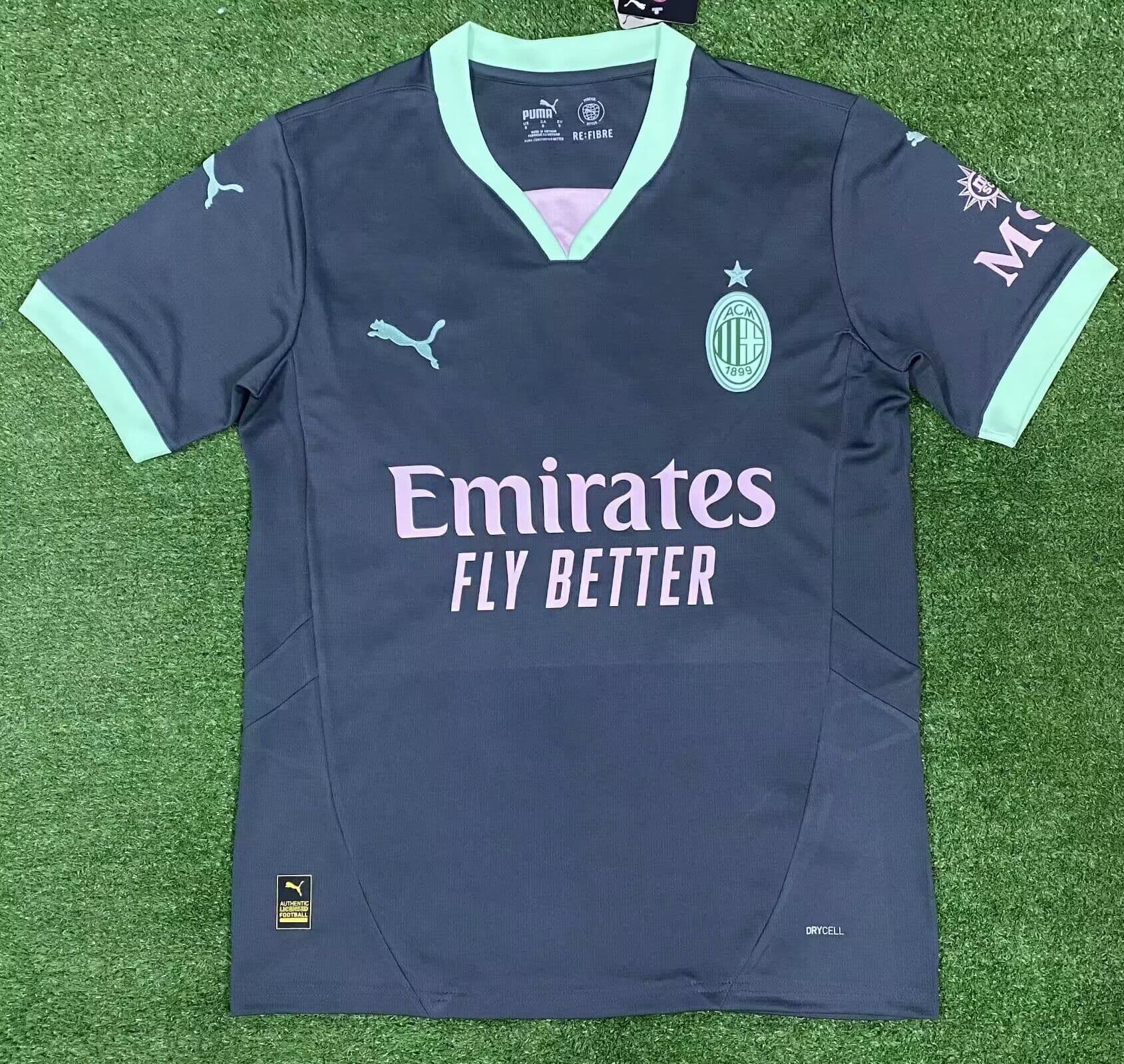 Milan | 39 | Blue - Away