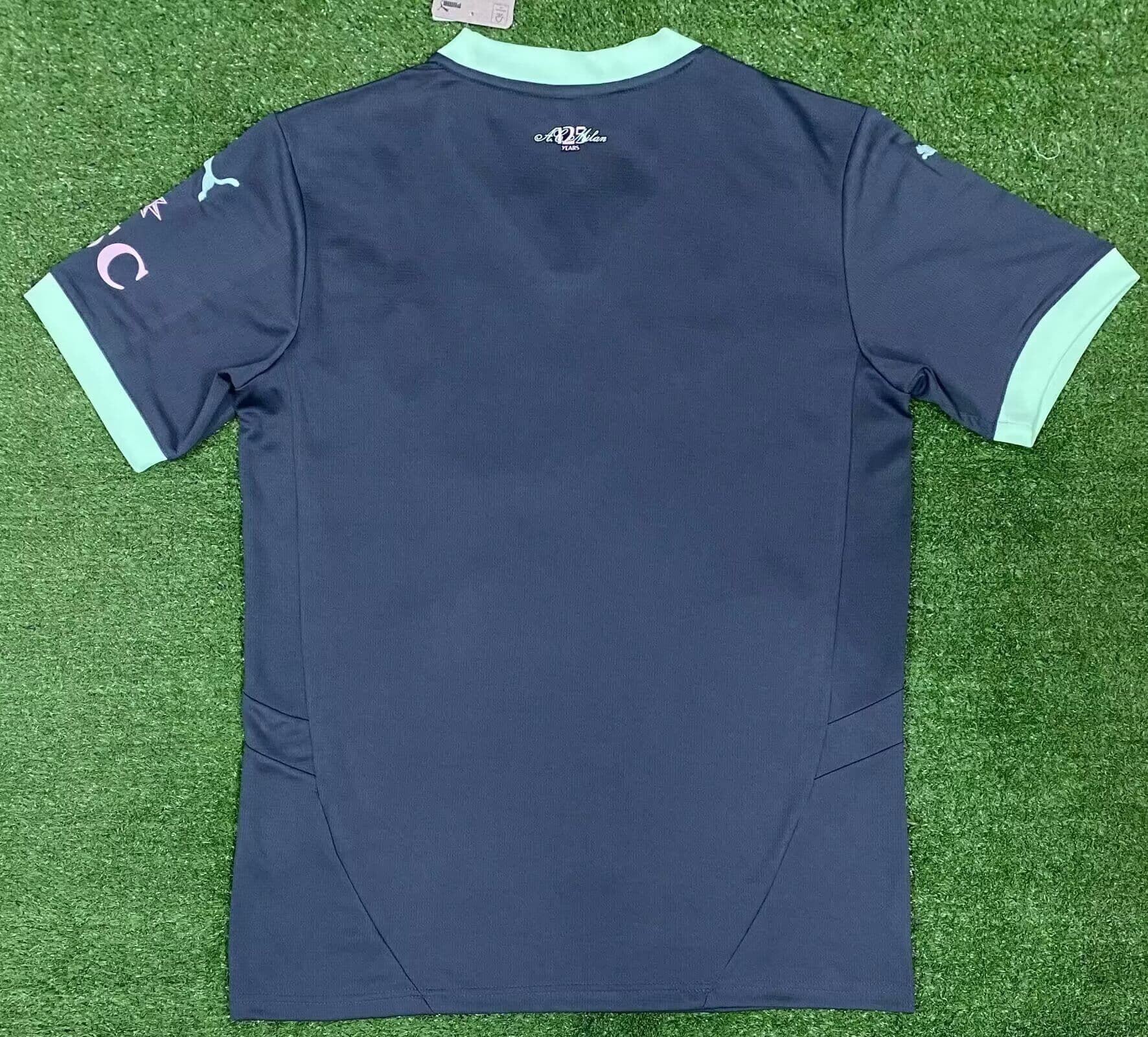 Milan | 39 | Blue - Away