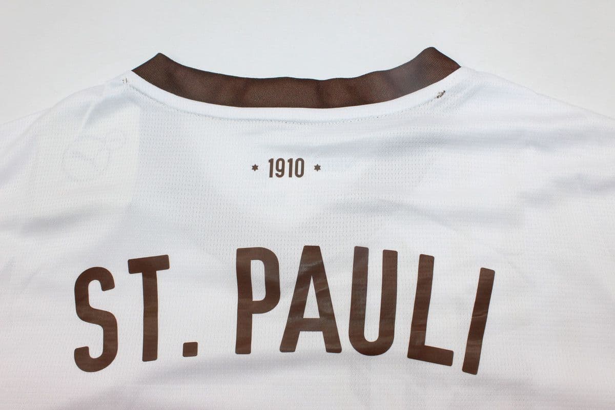 St Pauli | 23 | White - Away