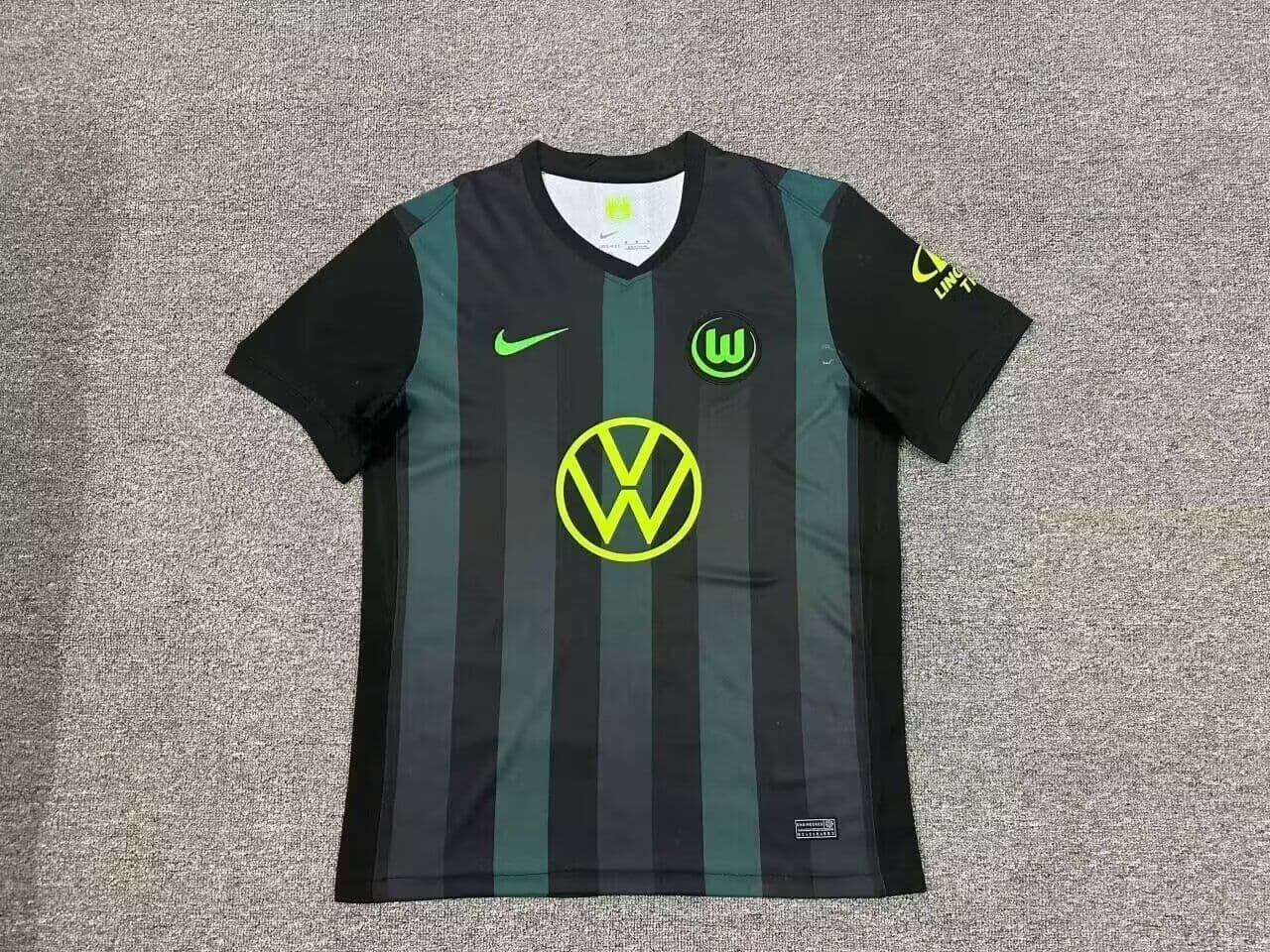 Wolfsburg | 4 | Black - Away