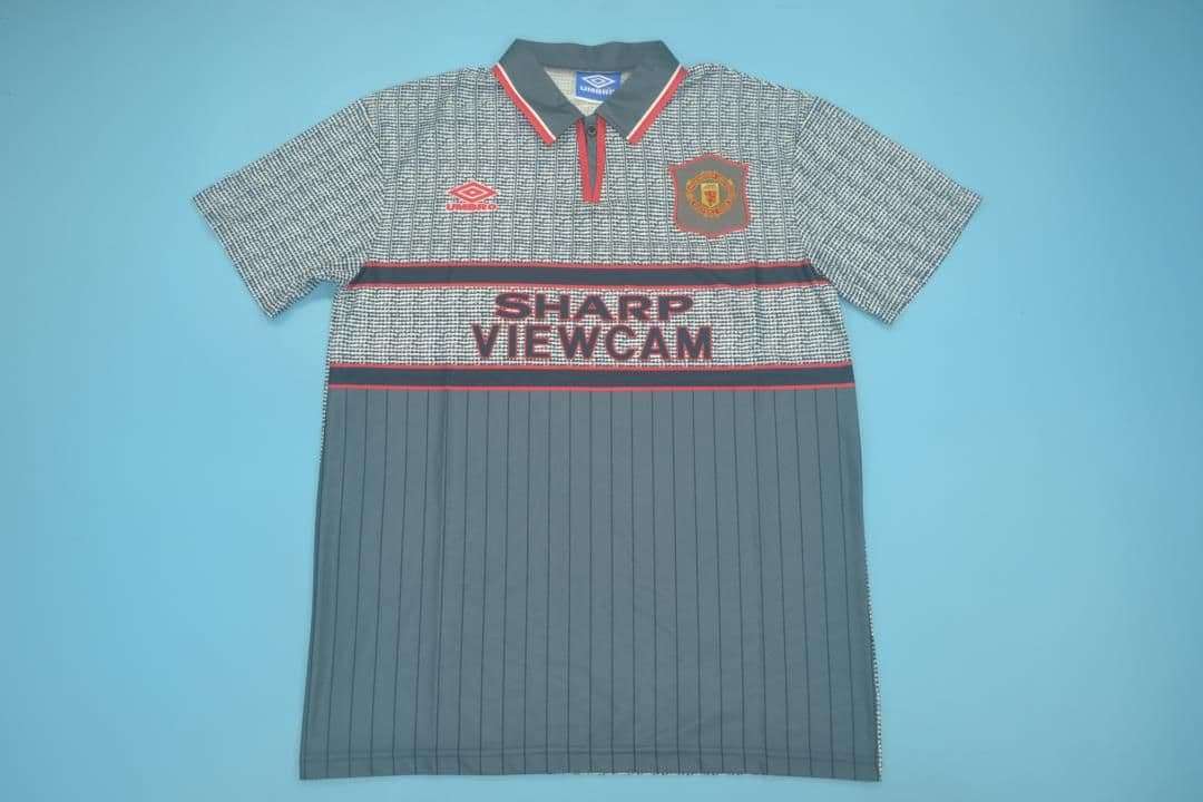 Manchester United 1995-96, Away